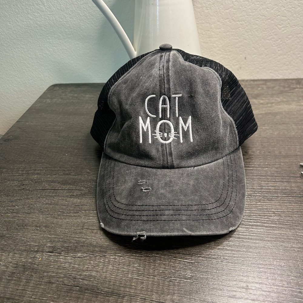 David & Young Women's Cat Mom
Baseball Hat